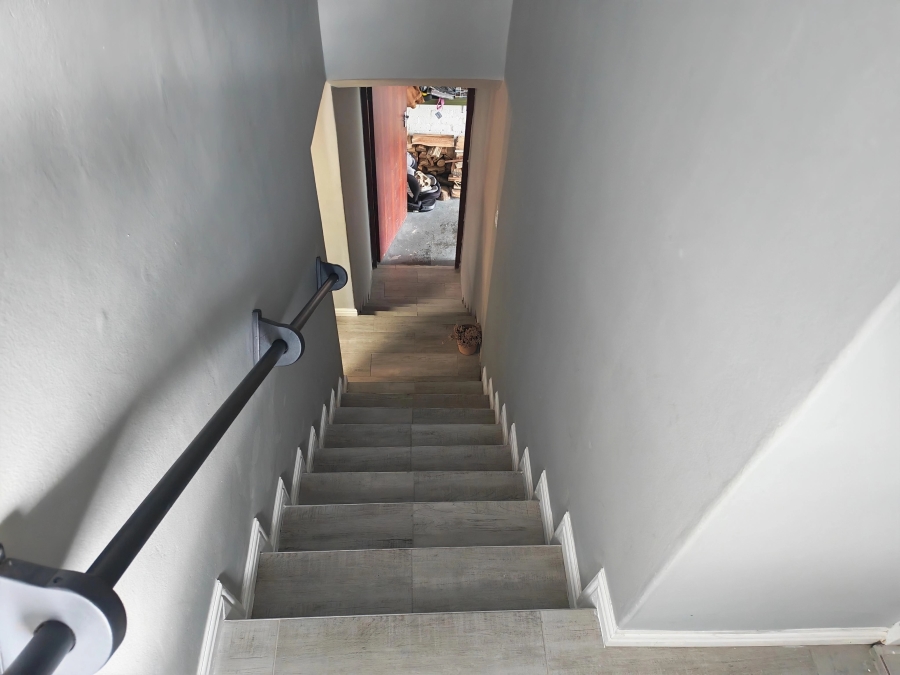 4 Bedroom Property for Sale in Gustrouw Western Cape